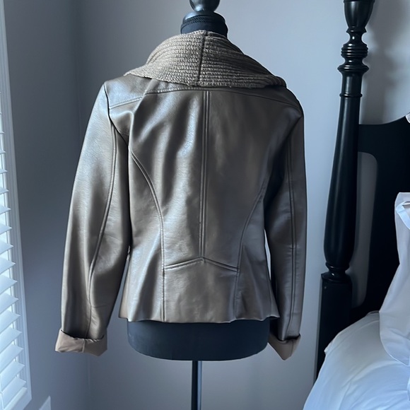 Guess pleather jacket size large. Colour is light brown/khaki - Picture 2 of 4
